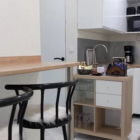 Tres Confortable P2 Avec Garage Gratuit