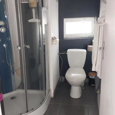 Tres Confortable P2 Avec Garage Gratuit