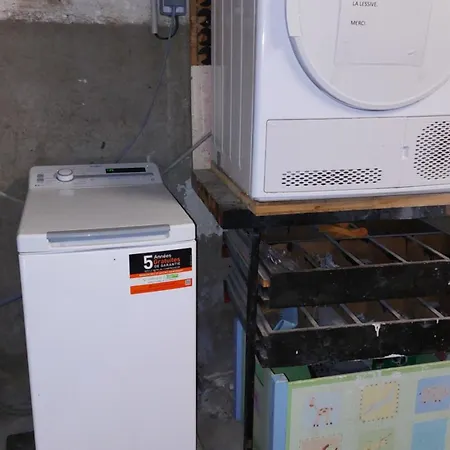 Tres Confortable P2 Avec Garage Gratuit *