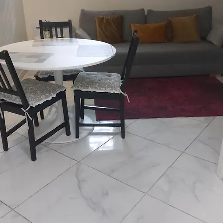 Tres Confortable P2 Avec Garage Gratuit ニーム